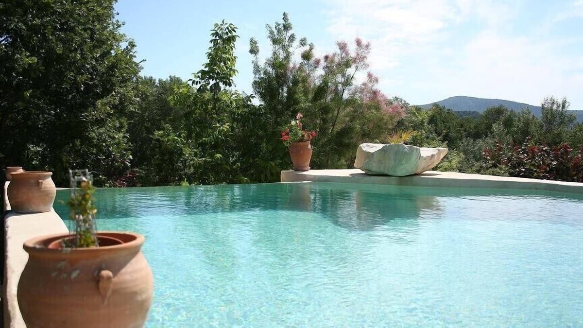 Entrechaux Villa | Villa with infinity pool.