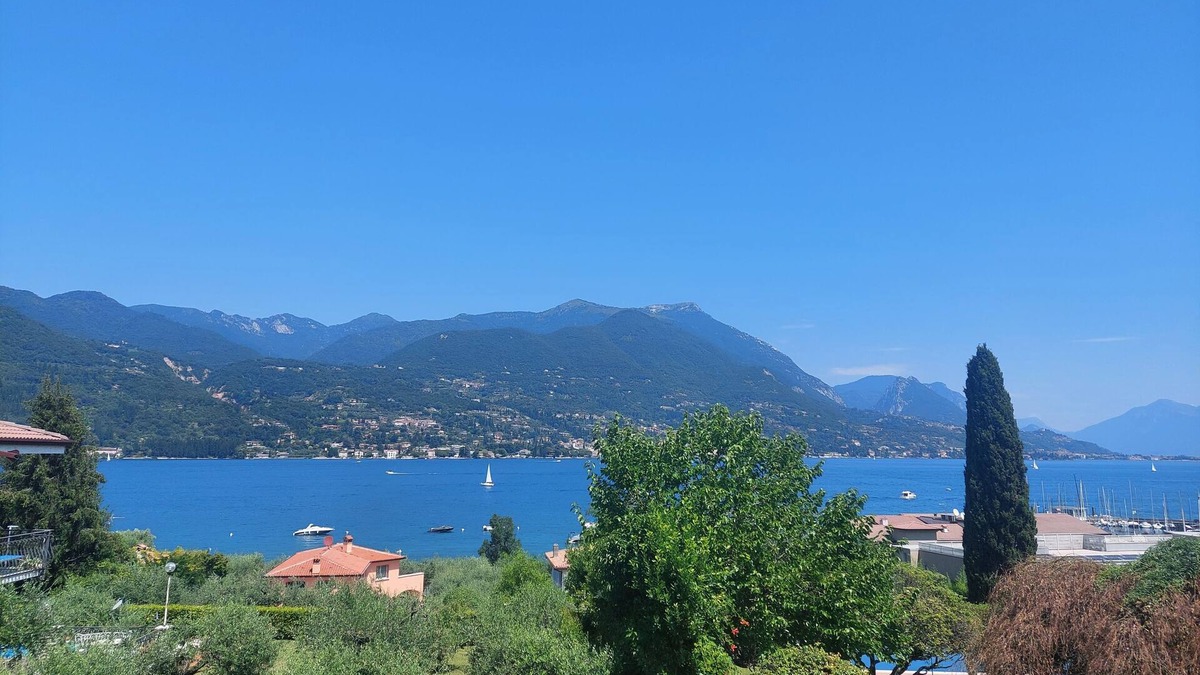 Portese Villa | Villa with awesome lake view a few steps from the beach