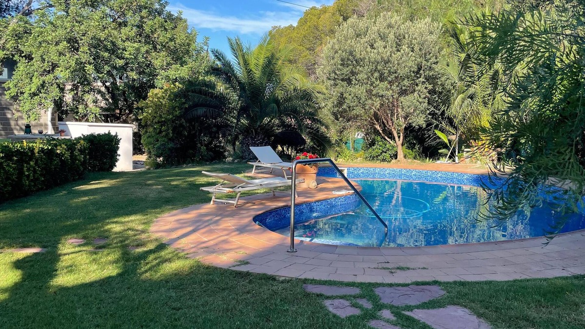 Olocau Ski Chalet | Villa with large garden and private pool, ideal for family and friends gatherings.