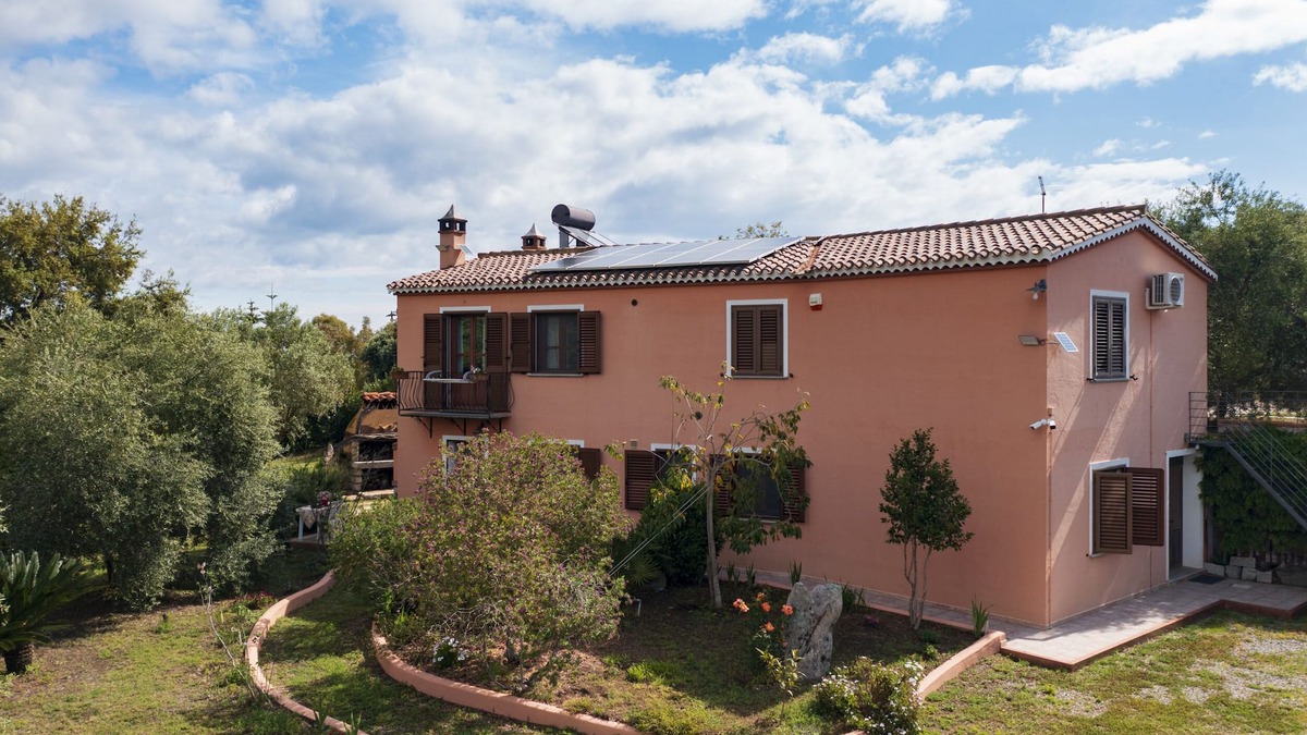 Tortoli Villa | villa with large garden, gazebo and barbecue