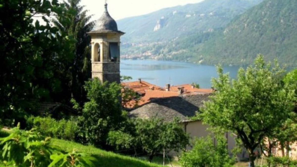 Pettenasco House | Villa with large private panoramic garden and superb view on lake Orta
