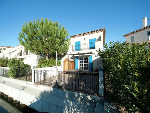 Aigues-Mortes Villa | Villa with Marina View