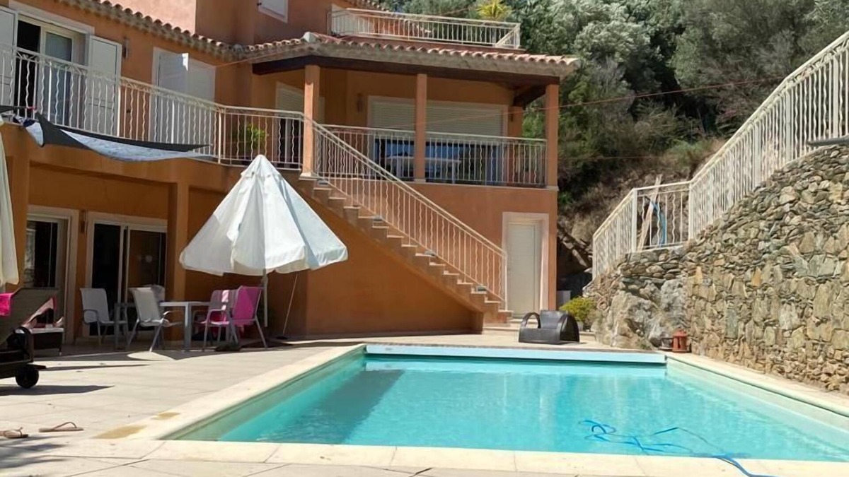 Bormes-Les-Mimosas Villa | VILLA WITH POOL AND GREEN AREAS