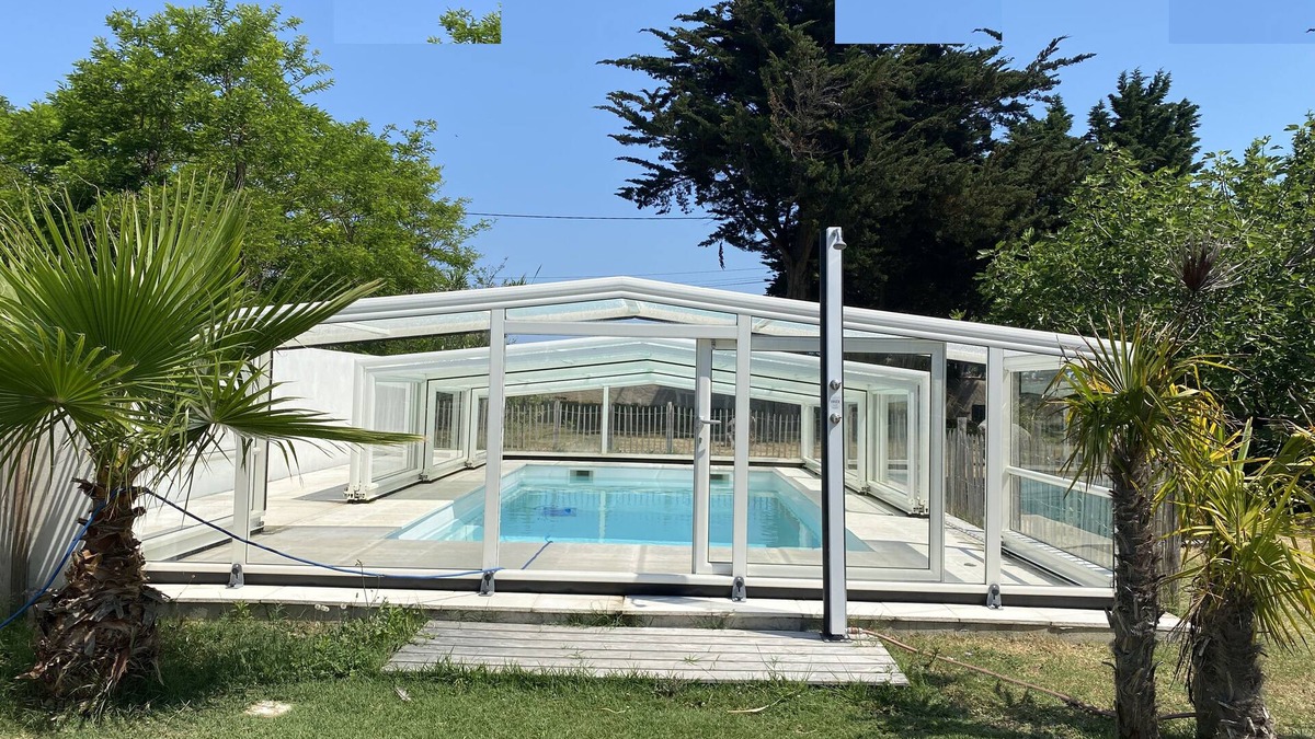 La Bree-les-Bains Villa | Villa with park and beach view at the end of the garden.