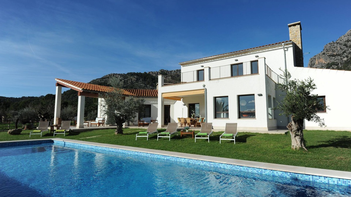 Bunyola Villa | Villa with pool and BBQ. Air conditioner. Table tennis. Wi-Fi. 15 minutes