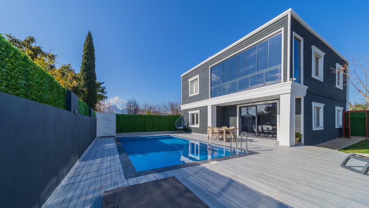 Kepez Apartment | Villa with Pool and Backyard in Kepez