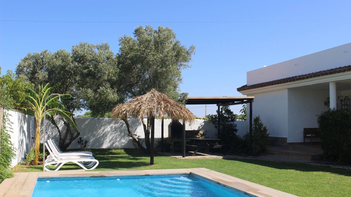Campano Ski Chalet | Villa with pool and private garden near Roche