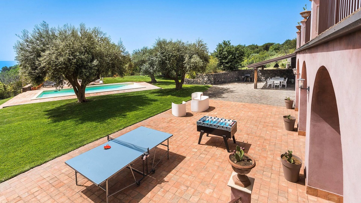 Milo Villa | Villa with pool and sea views near Etna, Sicily