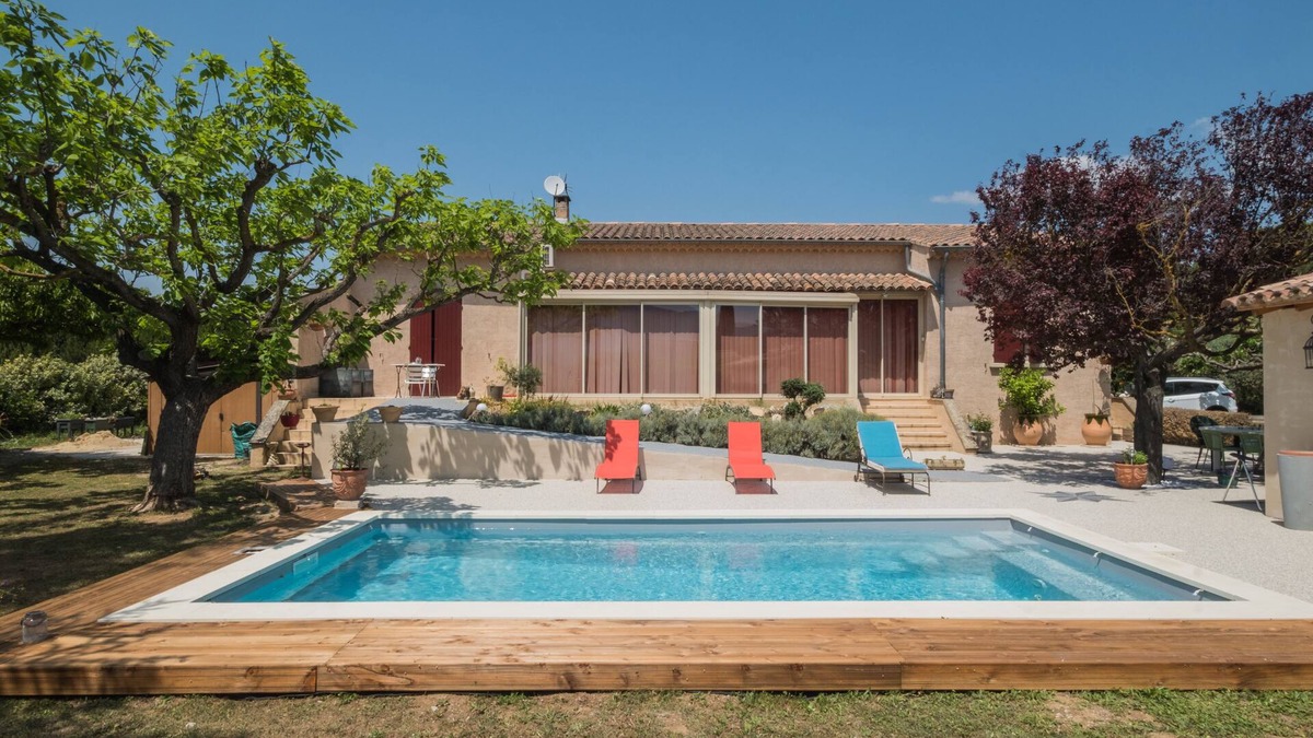 Maubec House | Villa with pool at the foot of the Luberon