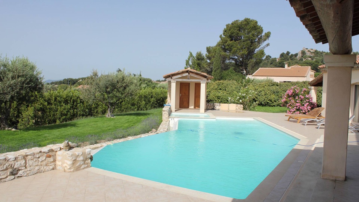Merindol Villa | Villa with pool at the foot of the Luberon