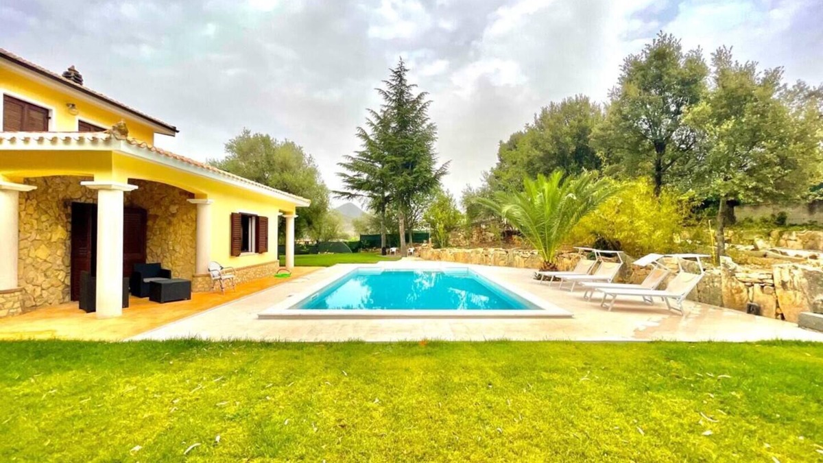 Jerzu Apartment | " Villa with Pool Deluxe "