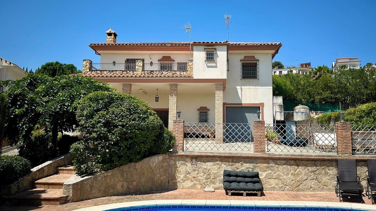Baena Ski Chalet | Villa with pool El Arado