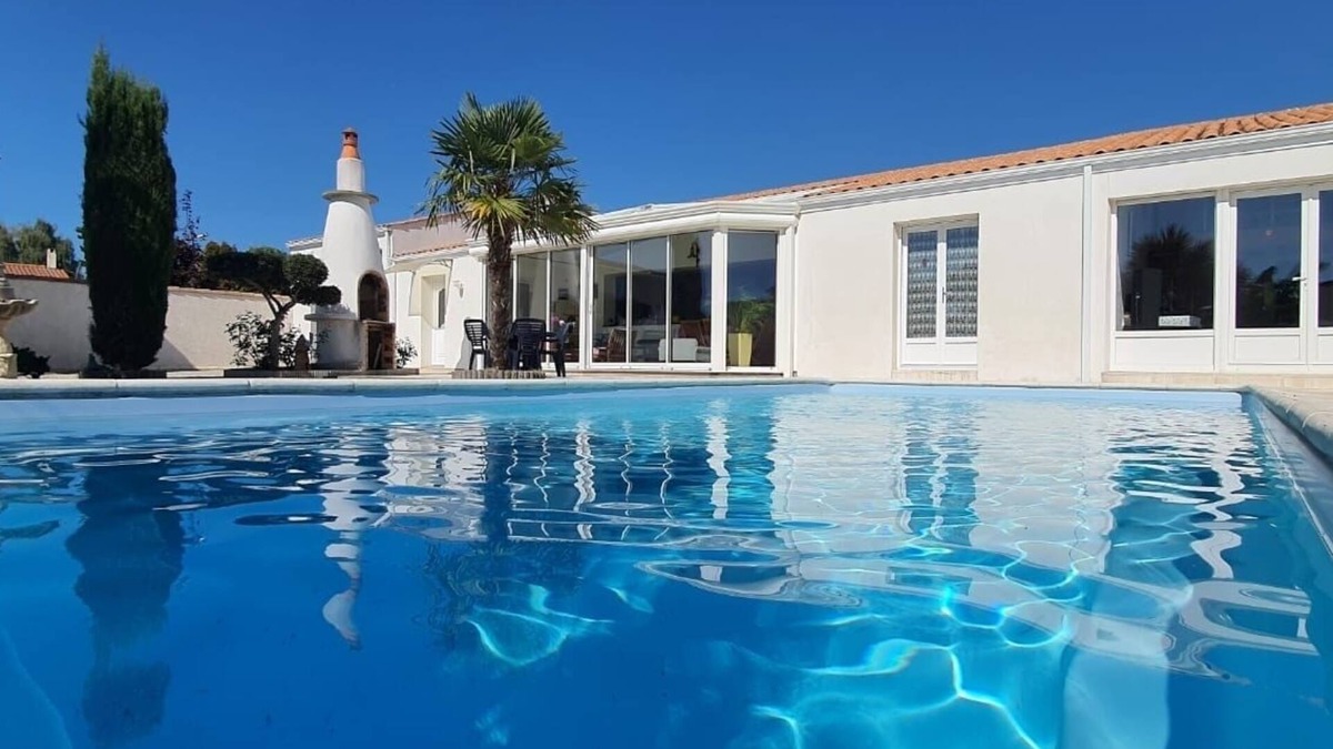 Les Mathes Villa | Villa with pool for 14 people, 5 km from beaches.