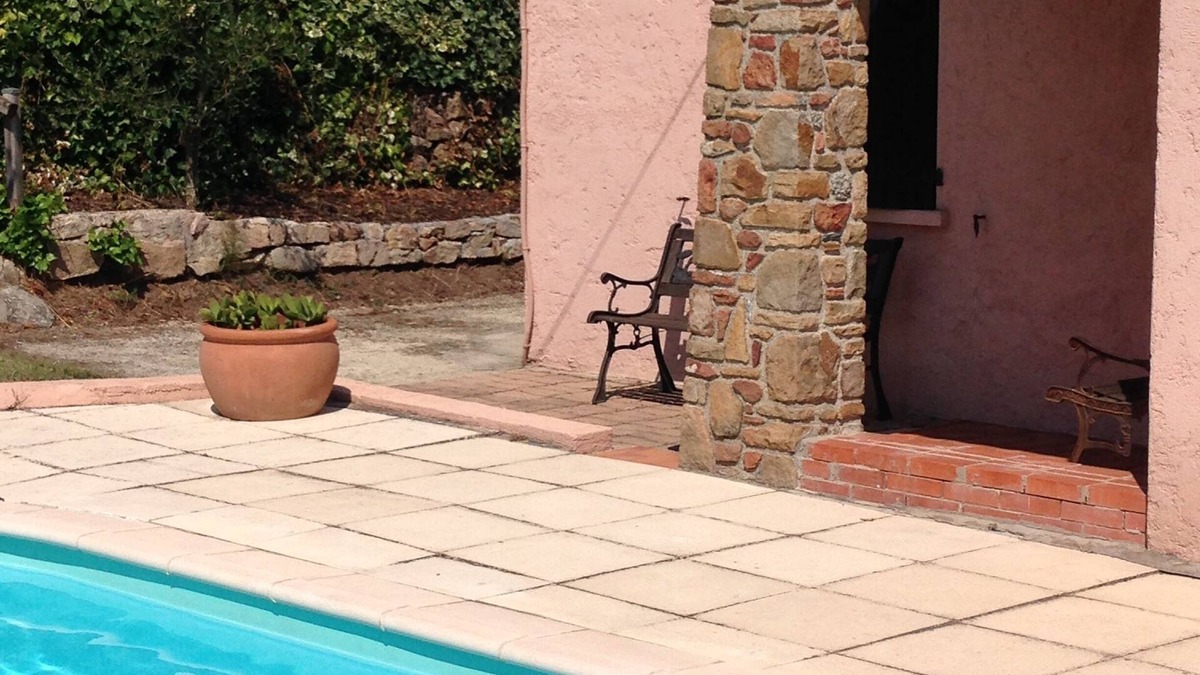 Sari-Solenzara House | Villa with Pool in the center of the typical village of Sari