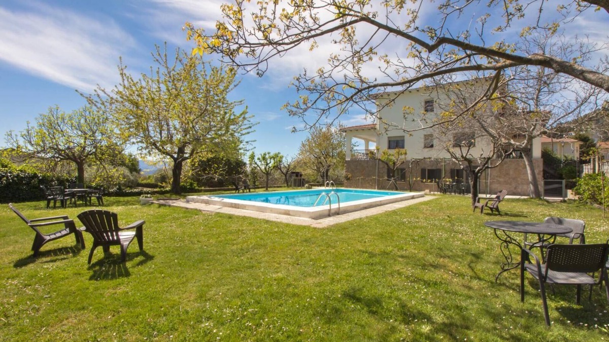 Piedralaves Apartment | Villa with pool La Serradilla Pedralaves