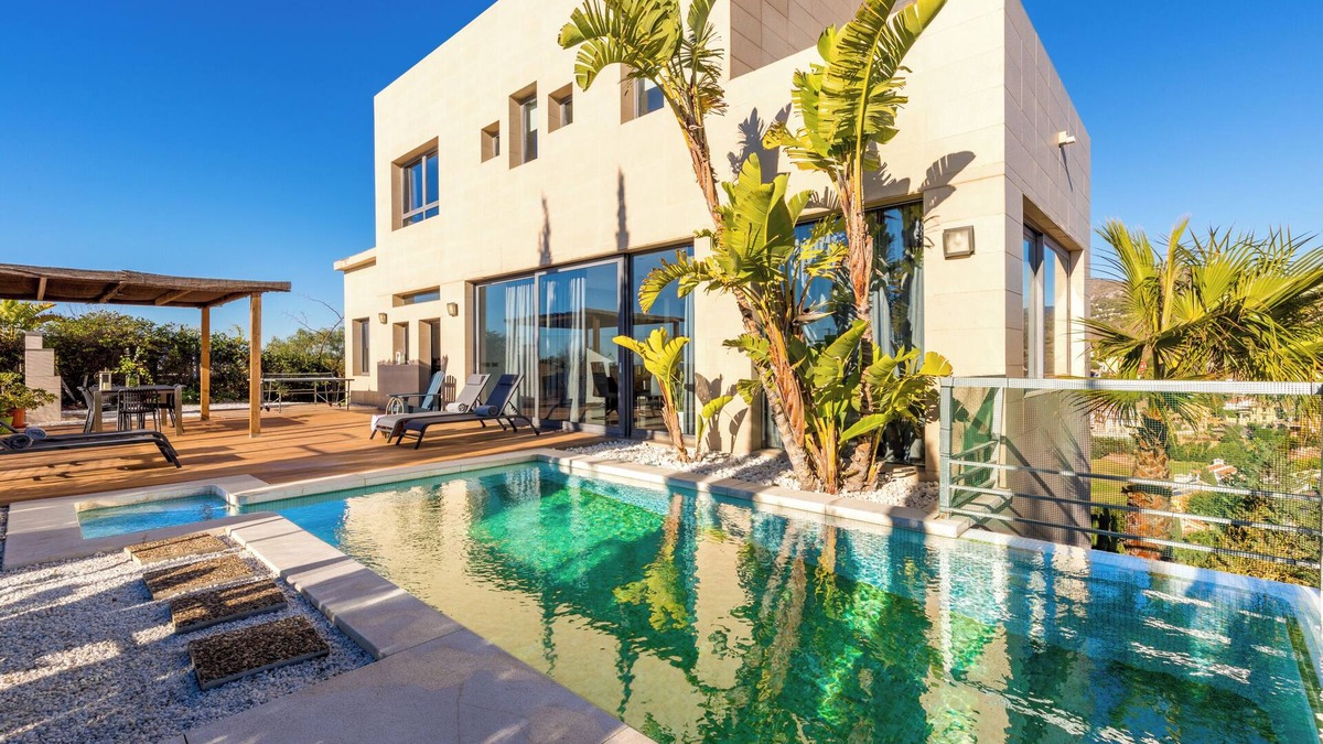 El Candado Villa | Villa with Pool, Stunning Mountain View, Wi-Fi, Garden & Terrace