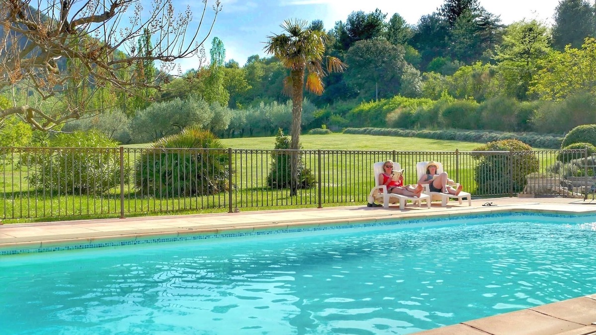 Nyons House | Villa with pool, tennis, mini golf in beautiful park in Nyons, Provence