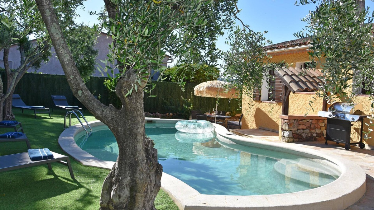 Bagnols-en-Foret House | Villa with private pool 5 min walk from village