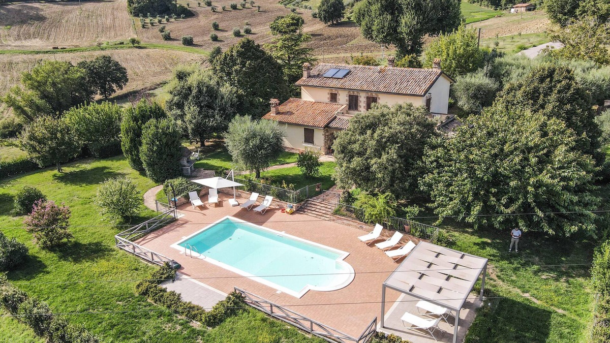 Avigliano Umbrio Villa | Villa with private pool, air conditioning at 1km from shops and restaurants