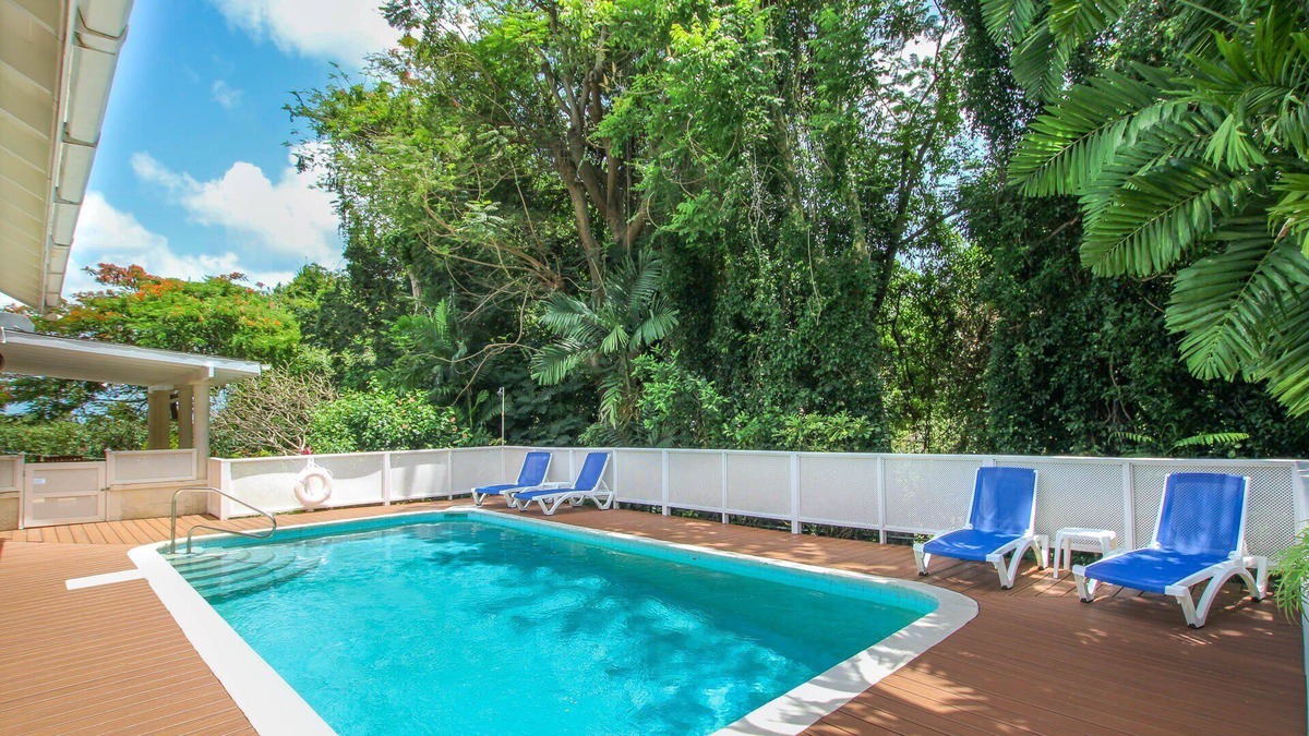 Halcyon Heights House | Villa with Private Pool and Sandy Lane Beach Club Access - Coral Gables