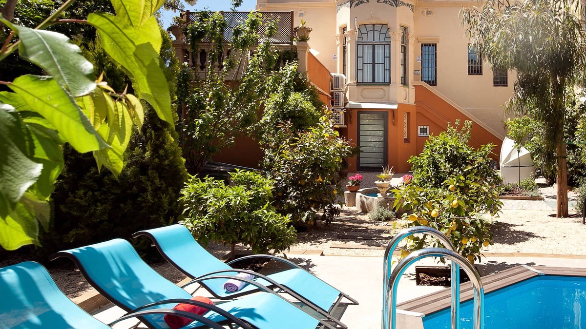 El Guinardo House | Villa with private garden and pool,big terrace-solarium,pergola
