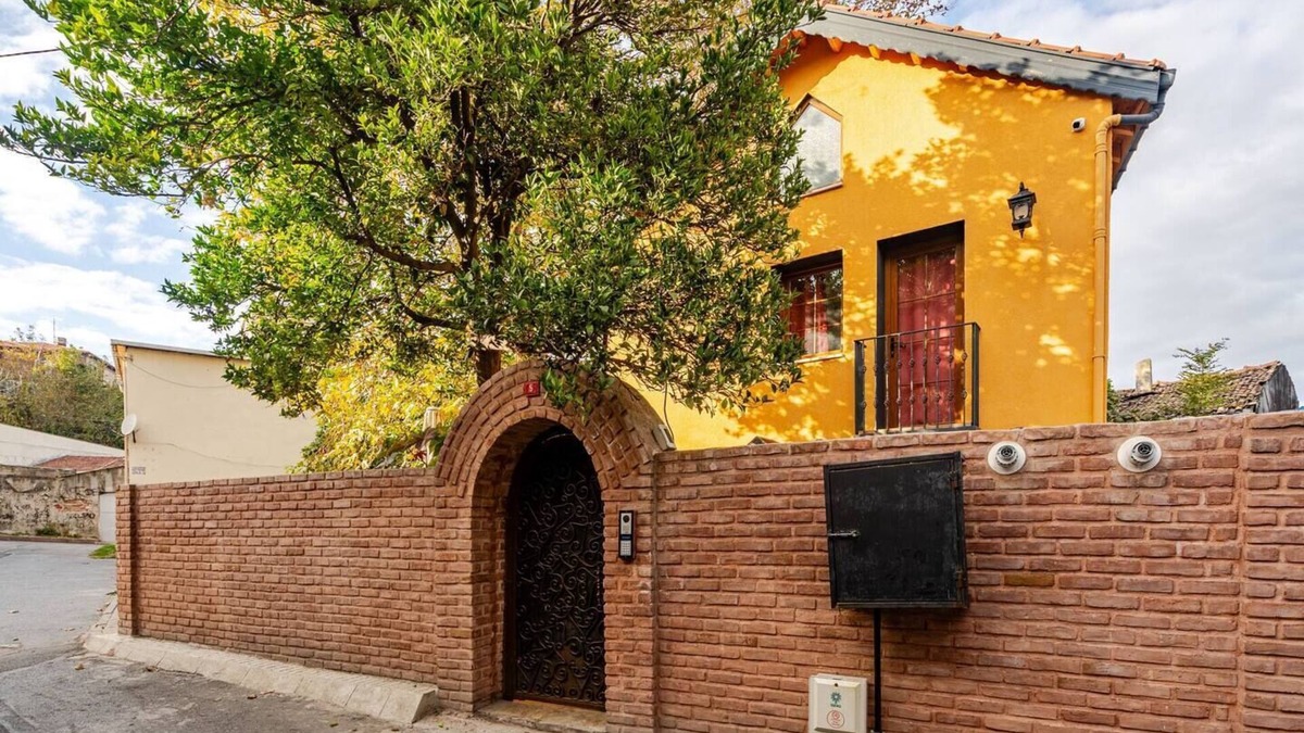 Fatih Villa | Villa with Private Garden, BBQ, Sauna and Turkish Bath in Balat