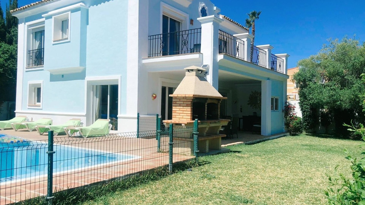 Castillo de Sabinillas Villa | Villa with private infinity pool close to Port