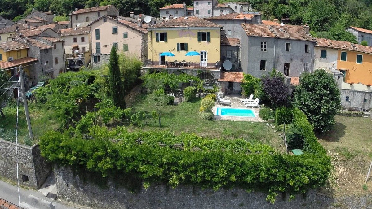 Casoli Villa | Villa with private pool and free Wi Fi internet. Sleeps up to 8 people in comfo
