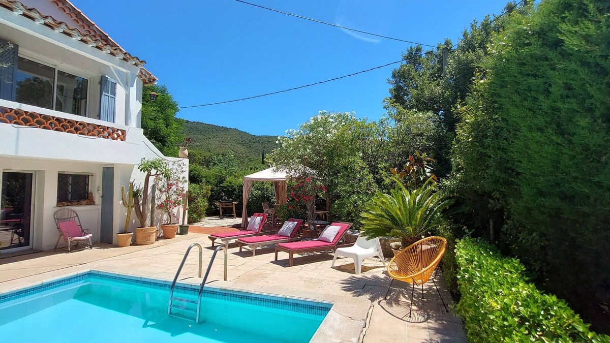 Le Pradet Villa | Villa with private pool . Seaside and countryside. Beach 10 min walk.