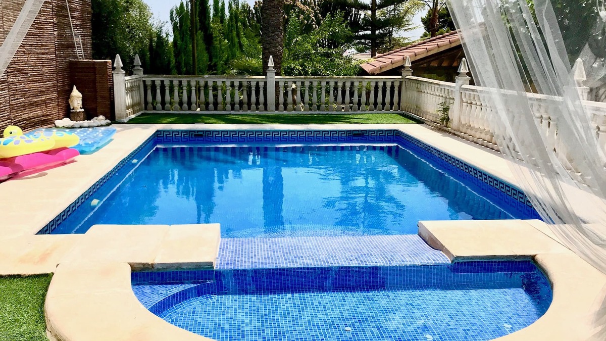 Elche Villa | Villa with private pool and gardens