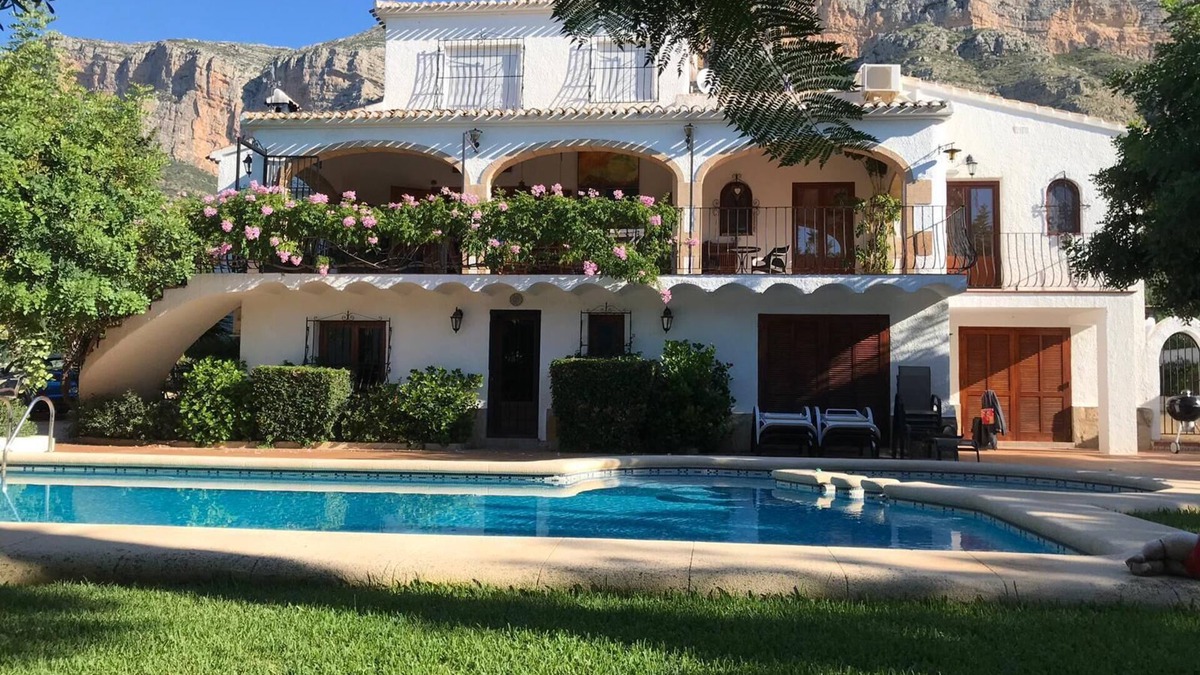 Montgo de Toscamar Villa | Villa with private pool and gardens set In the Montgo Mountain National Park