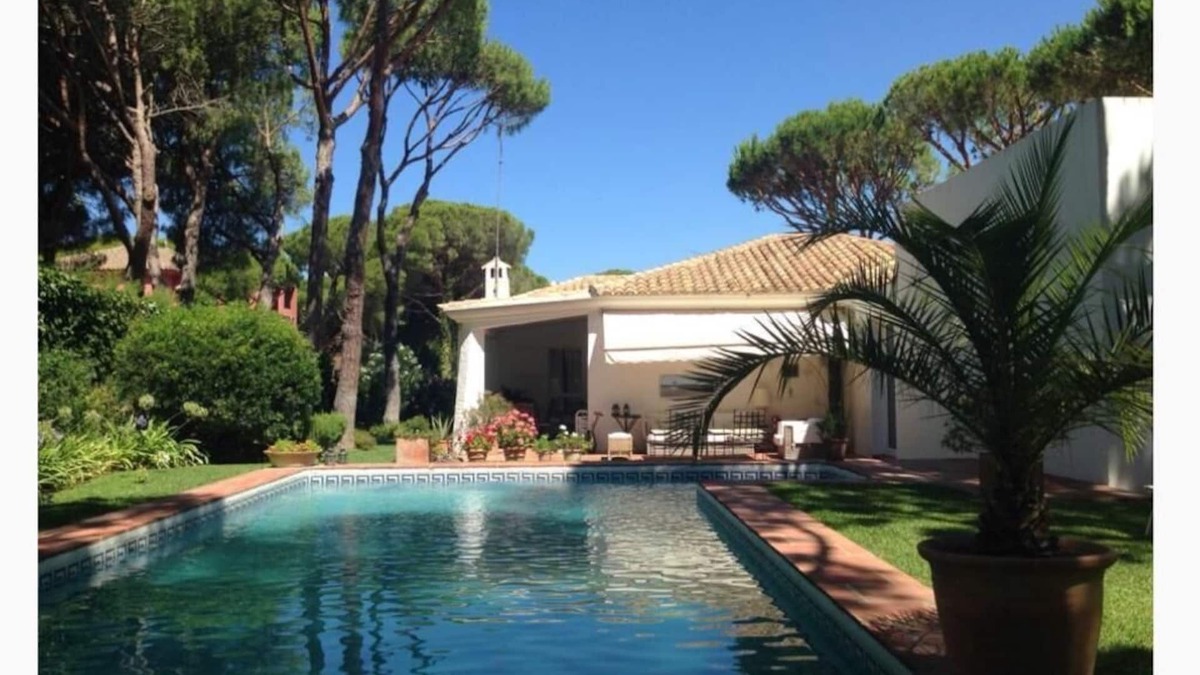Cabo Roche Ski Chalet | Villa with private pool, two porches 600 m from the beach in pinar de costa