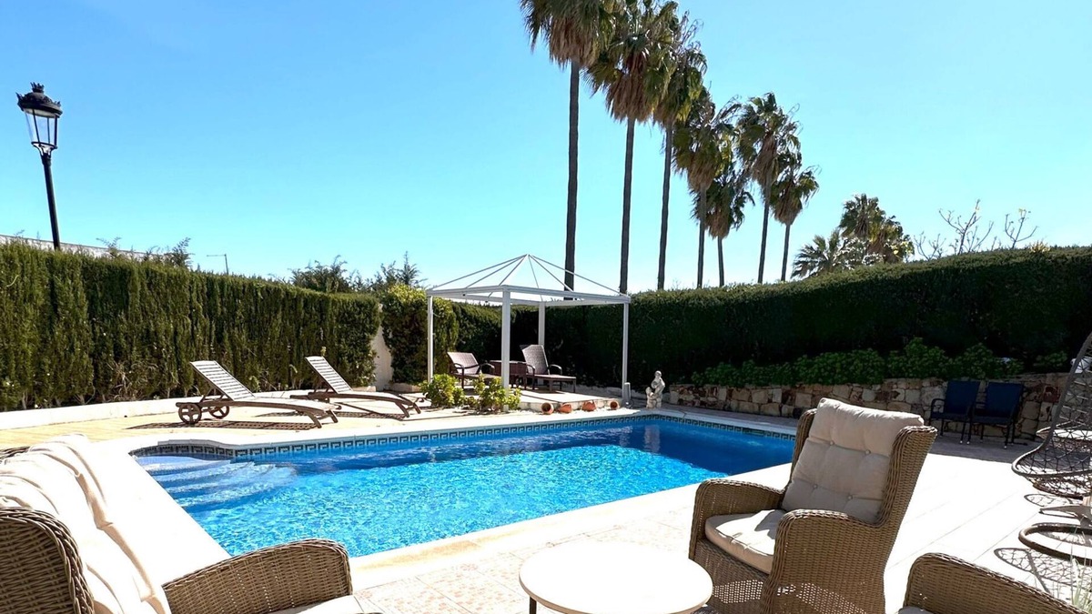 Castillo de Sabinillas House | villa with private swimming pool in duquesa