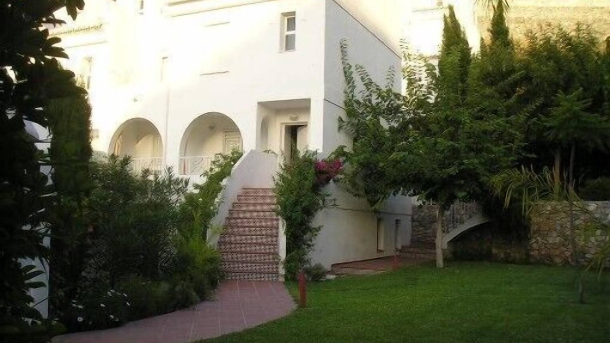 Almunecar Villa | Villa with private tropical garden of 600 m². Swimming pool and tennis