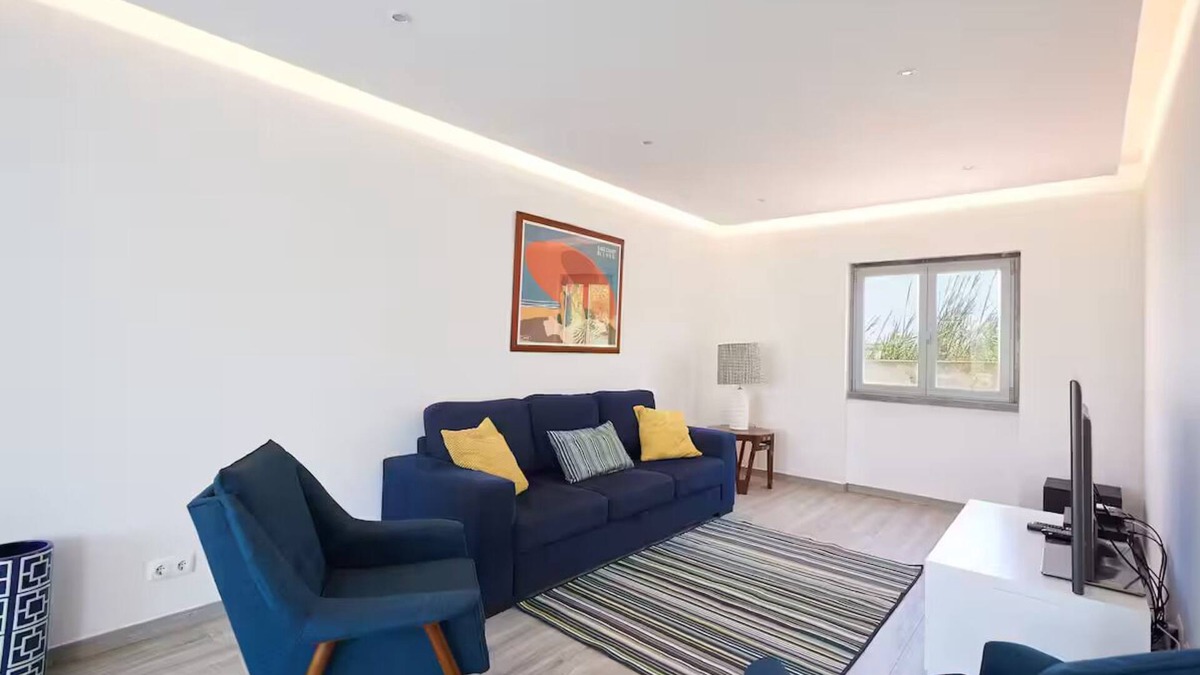 Sao Pedro da Cadeira Villa | Villa with an Ocean View