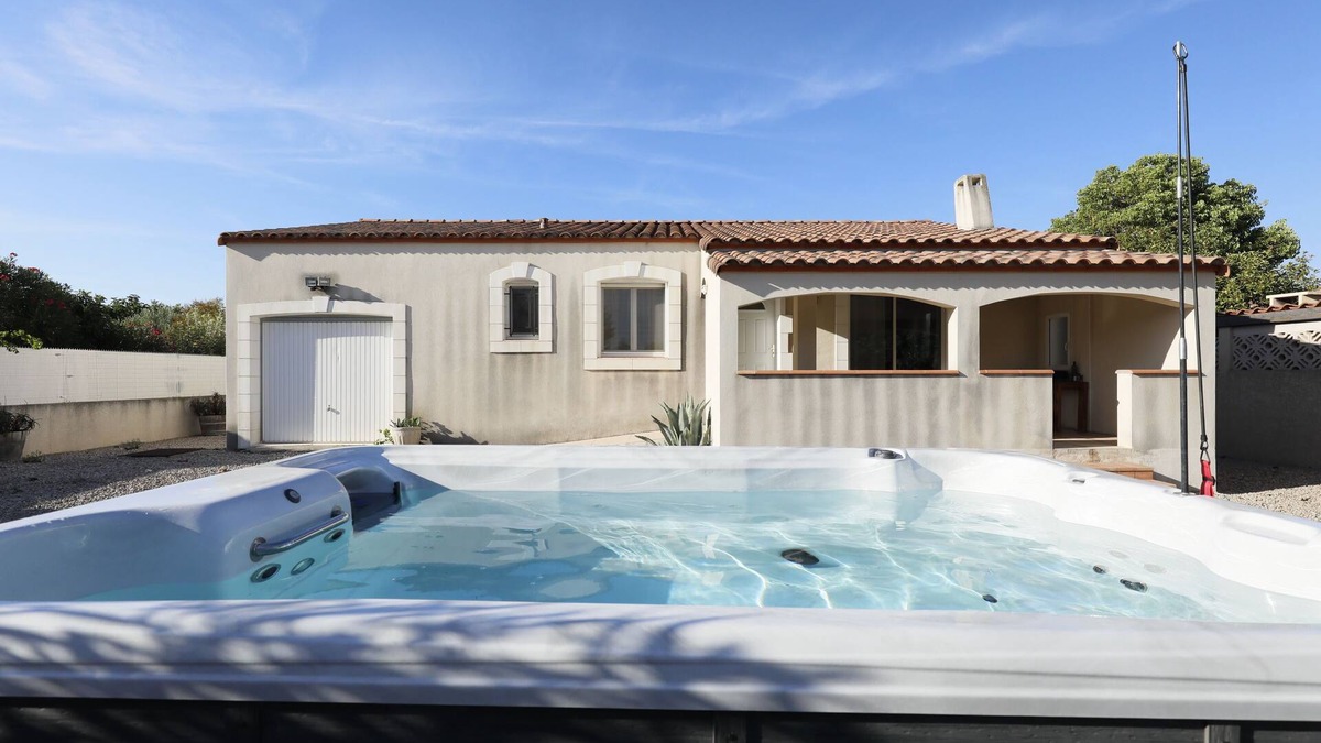 Lezignan-Corbieres Villa | VILLA WITH SWIM SPA