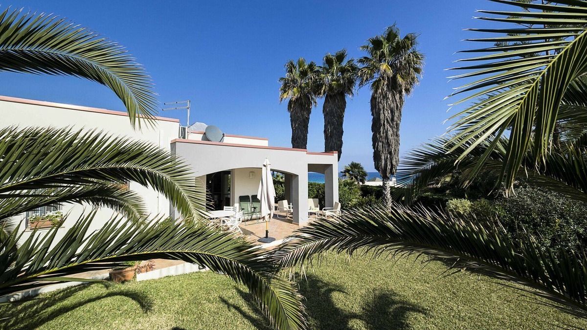 San Lorenzo Villa | Villa with superb garden and access to sandy beach