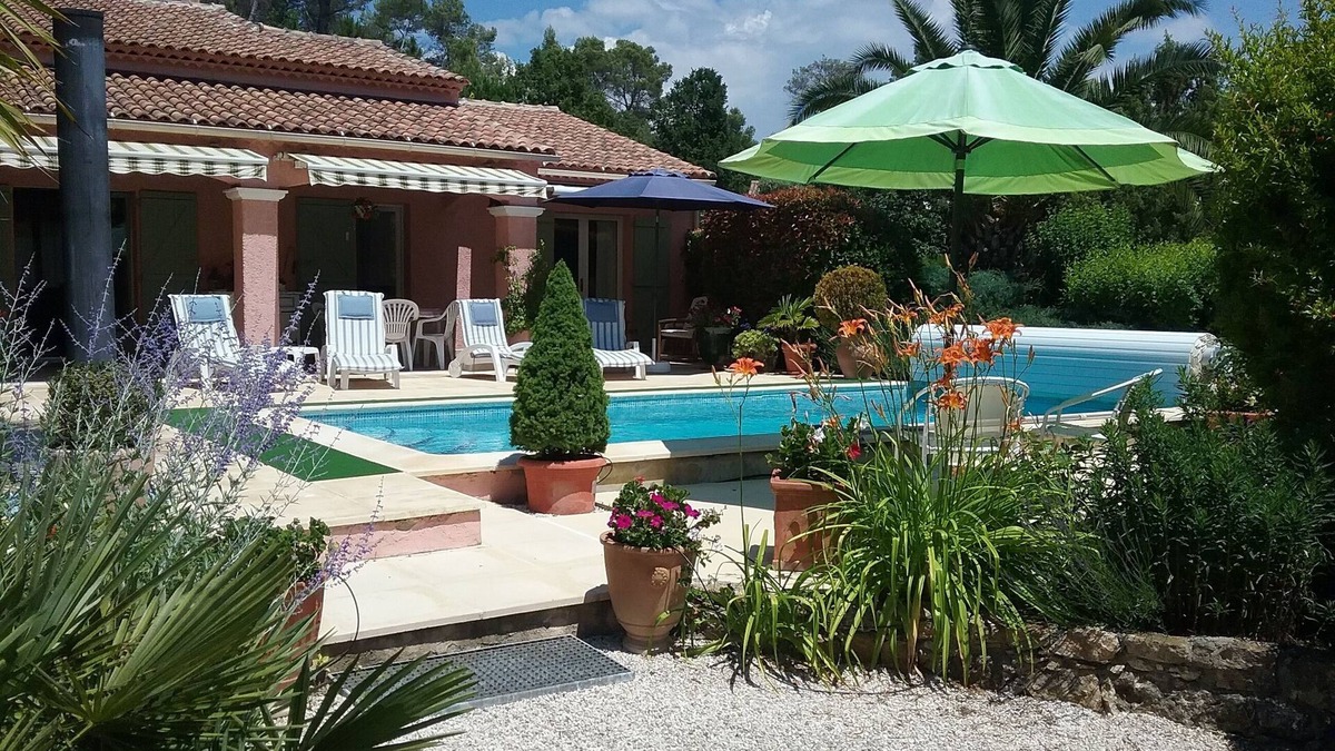 Bagnols-en-Foret Villa | Villa with swimming pool, between CANNES, the Pays de FAYENCEand FREJUS-ST RAPHAEL, sea/lake