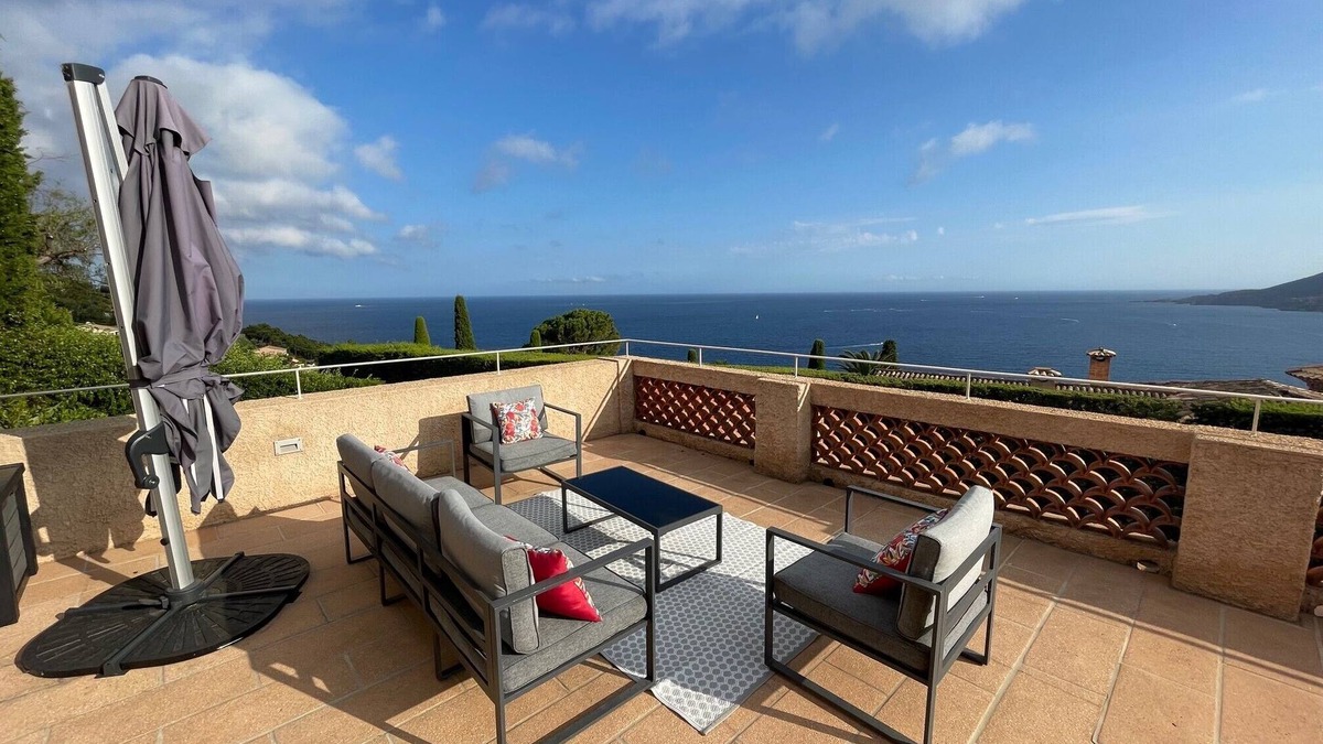 Theoule-Superieur Villa | Villa with swimming pool and panoramic sea view.