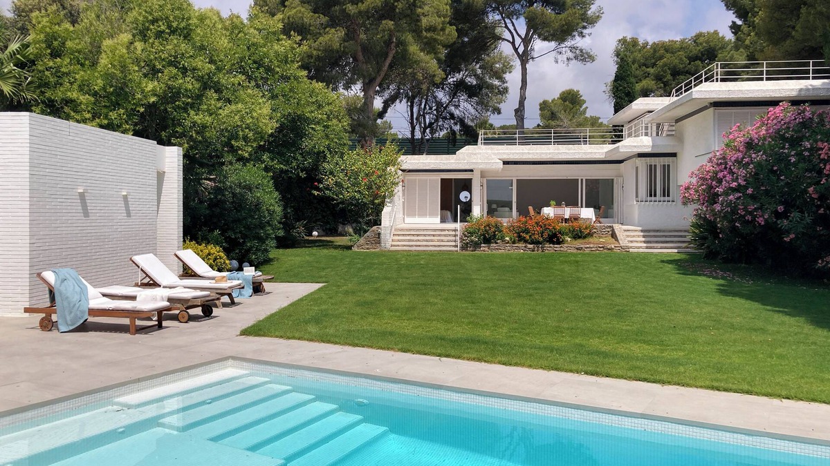 El Roc de Sant Gaieta Villa | Villa with swimming pool in front of the sea