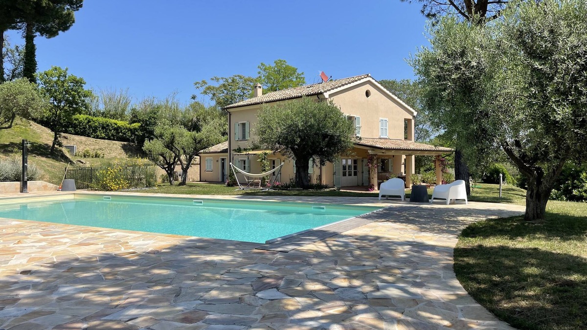 Potenza Picena Villa | Villa with swimming pool sea view