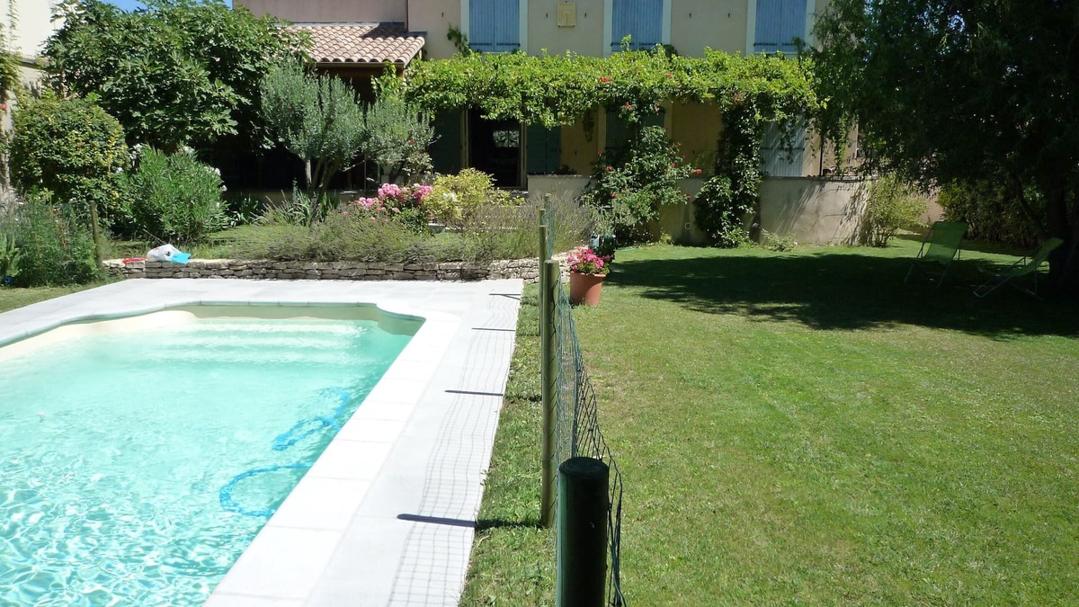 Velleron Villa | Villa with swimming pool in small provencal village near l'isle sur la sorgue