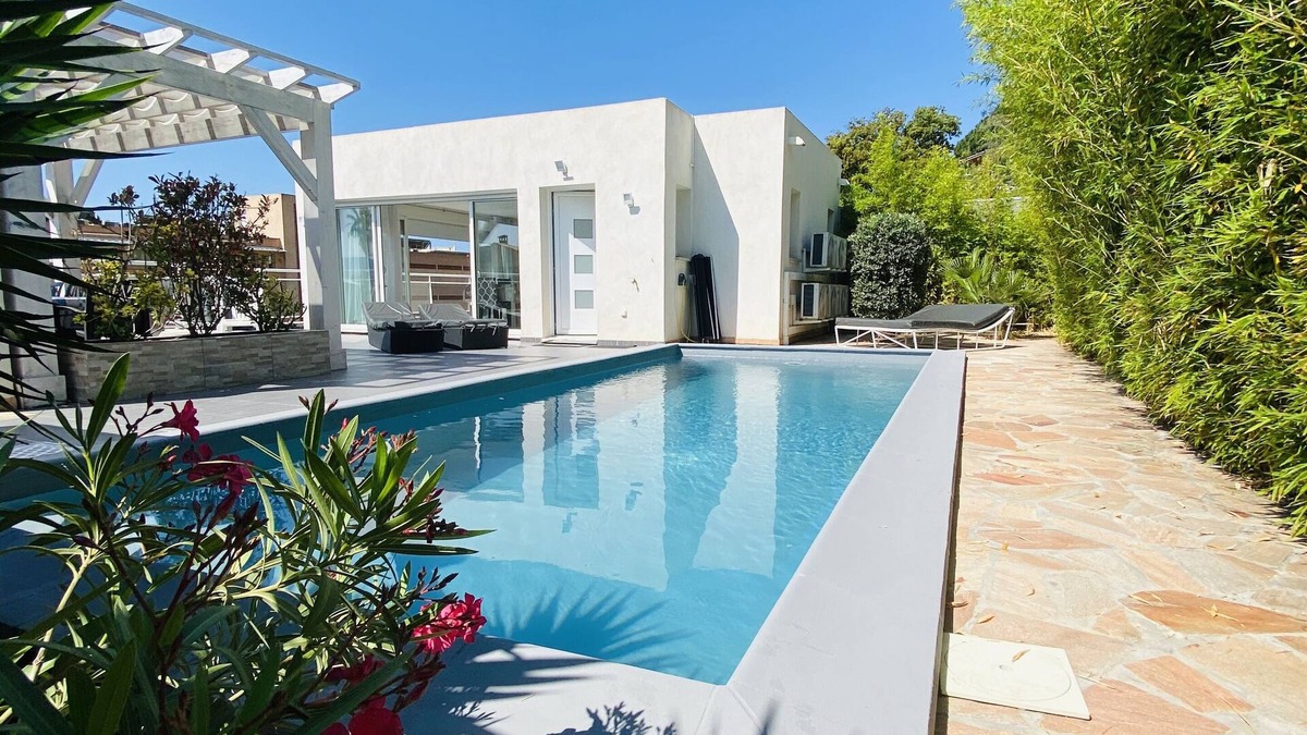Ajaccio Villa | Villa with swimming pool and directly by the sea on the Rte des Sanguinaires