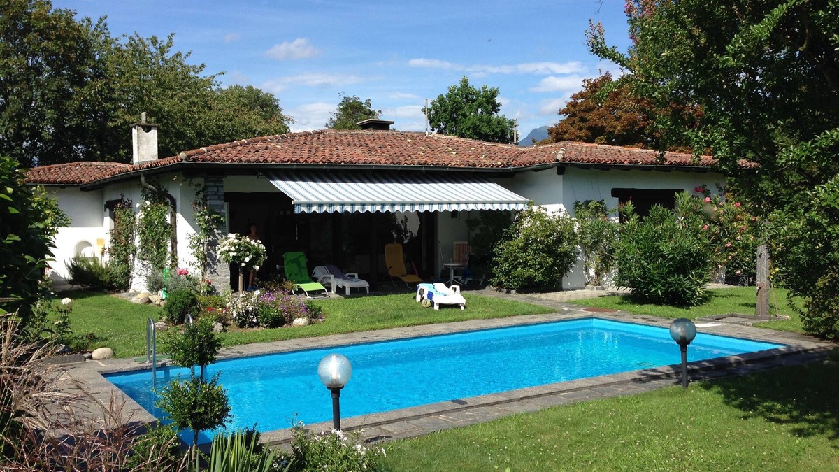 Magliaso Villa | Villa with swimming pool and large garden with double garage and parking space