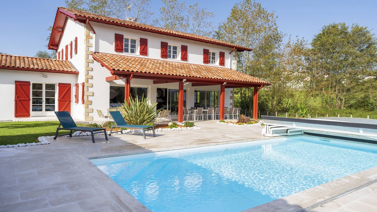 Sare Villa | Villa 'Zeruko Izarra, Grand Standing' with Mountain View, Wi-Fi and Air Conditioning