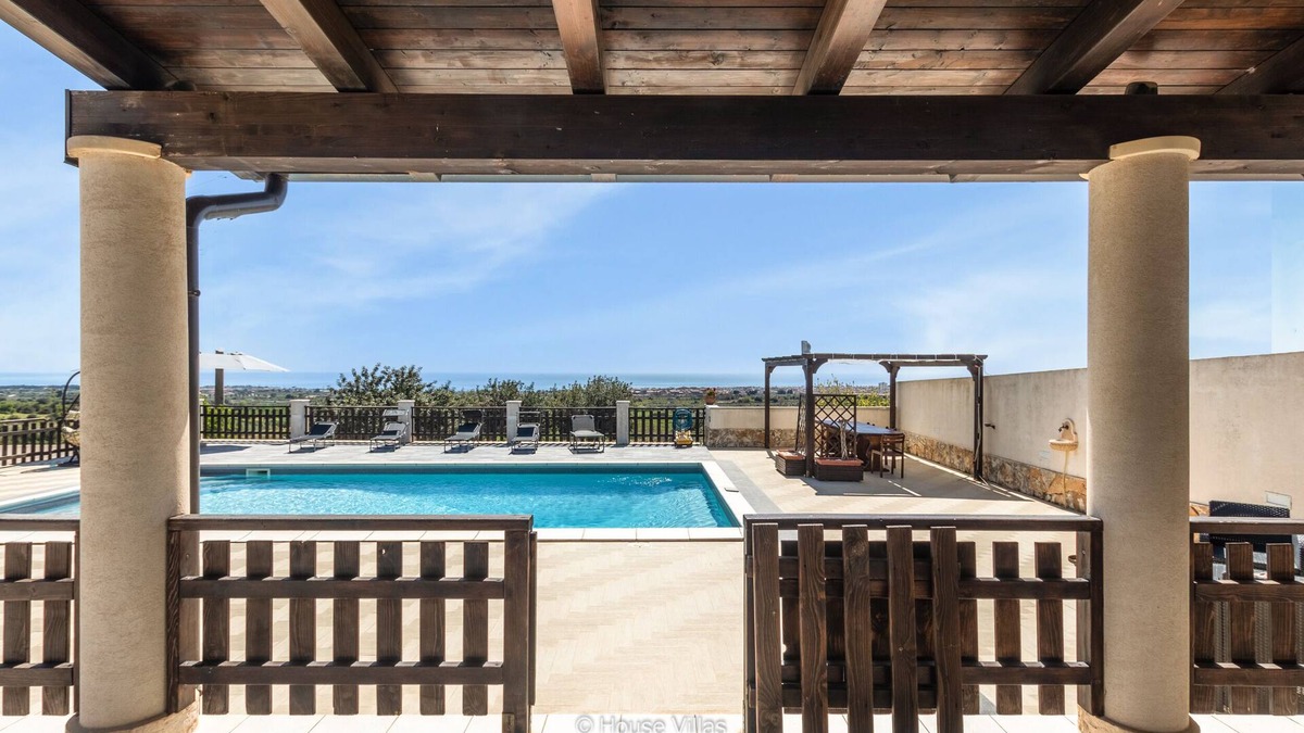 Avola Villa | Villa Zora - Four Bedroom Villa, Sleeps 9