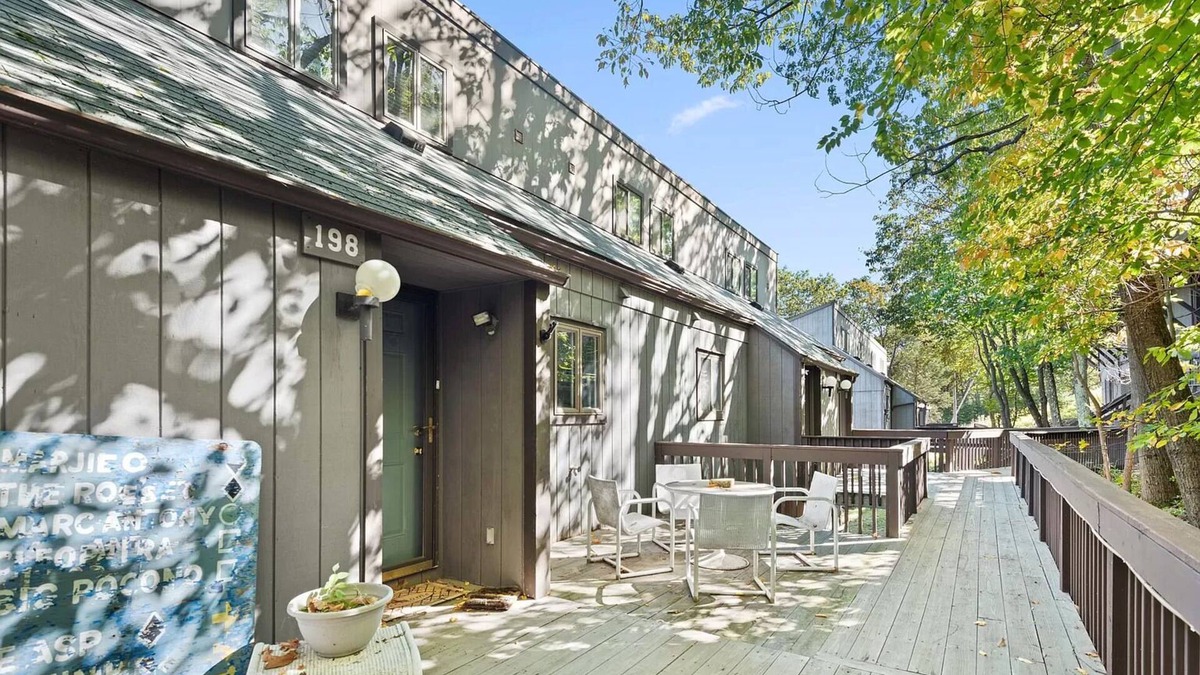 Tannersville House | VILLAGE @CAMELBACK- SKI ON/OFF