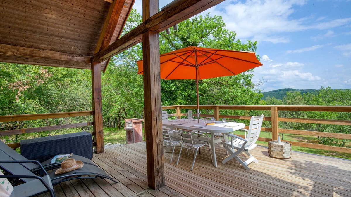 Orliaguet Ski Chalet | Village de gîtes La Truffière: Chalet 6 pers with heated swimming pool - Dordogne