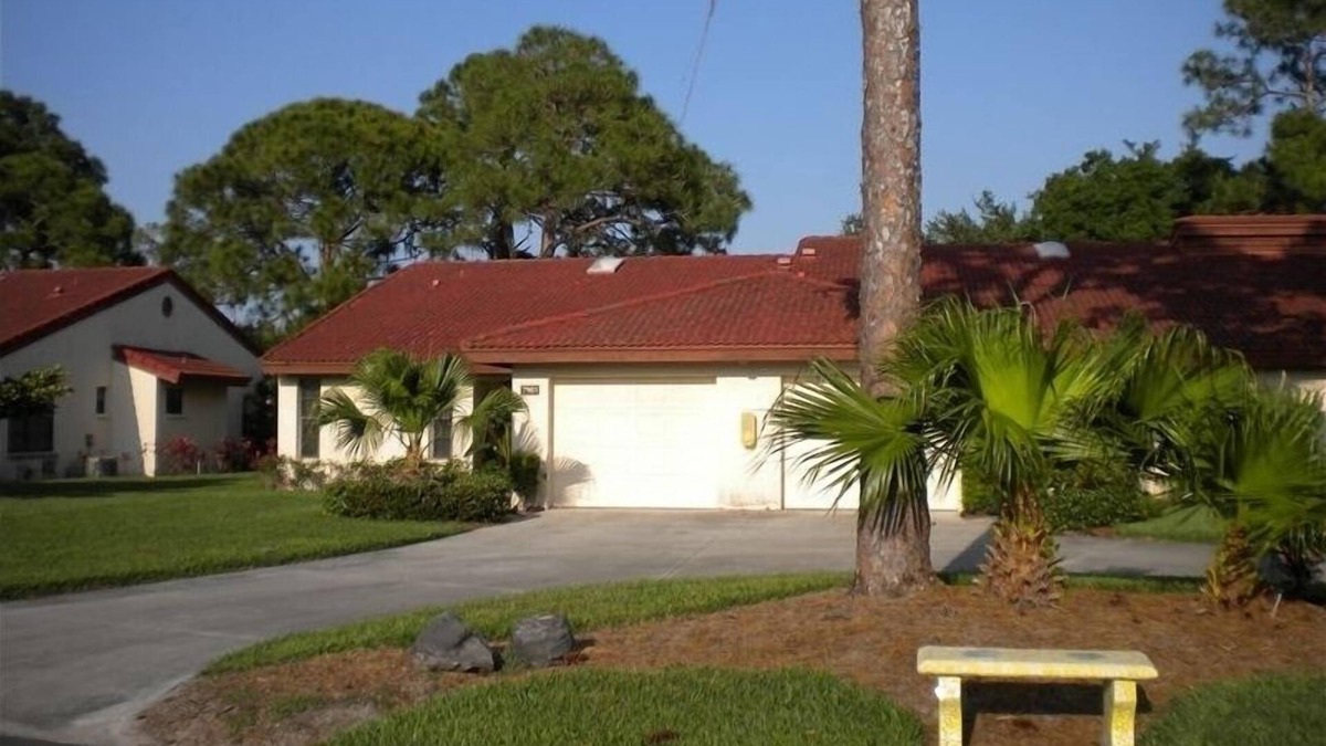 Sarasota Villa | Village Des Pins in Sunny Sarasota