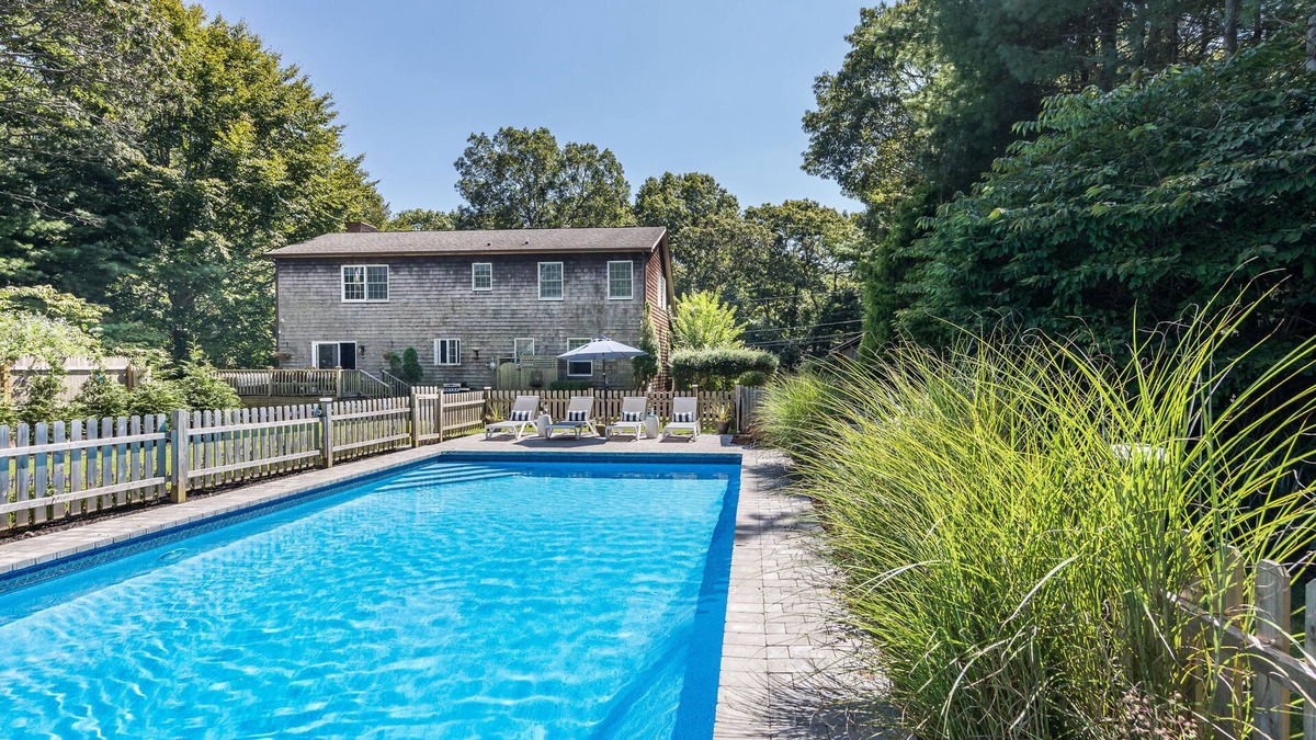 East Hampton North House | Village Fringe Available May 24th - October 31st. Family/Pet Friendly